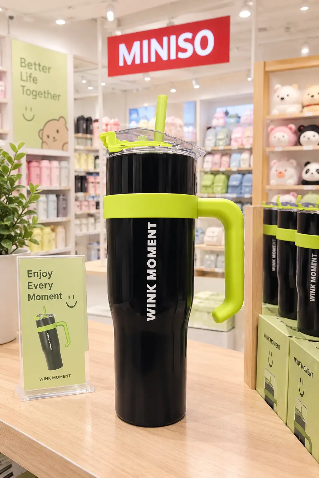 Miniso Lisanslı Pipetli Çelik Termos 1600 mL – Siyah, Kulplu ve Geniş Kapasiteli
