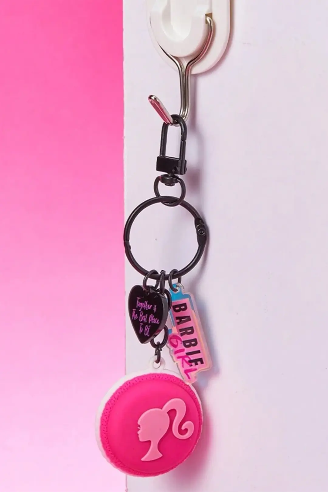 Barbie Lisanslı Makaron Figürlü Anahtarlık – Şık ve Tatlı Çanta Aksesuarı 10 Cm