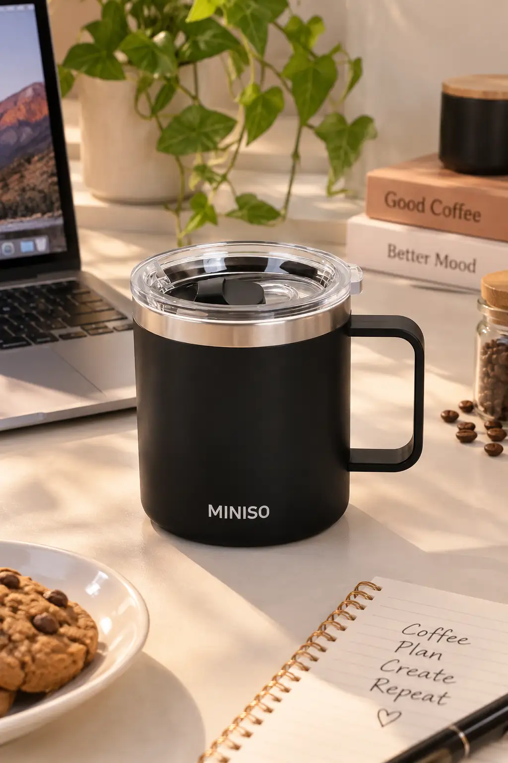 Miniso Lisanslı Kahve Serisi Kulplu Çelik Kupa 450 mL – Kapaklı Tasarım