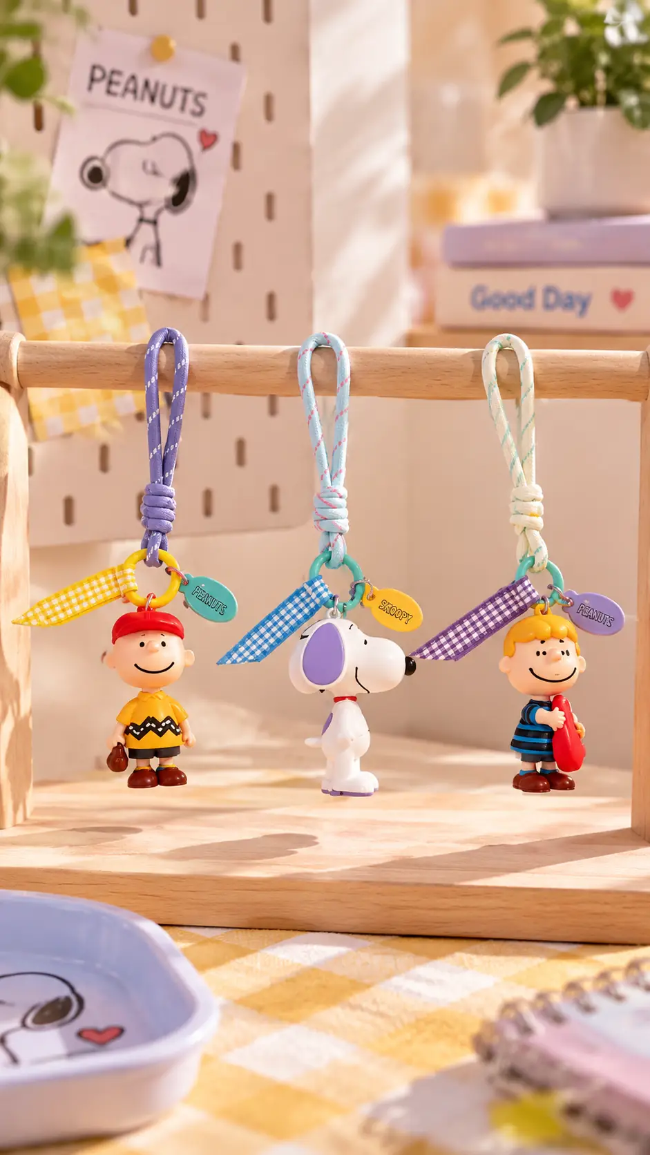 Snoopy Lisanslı Renkli Vintage 3D Figürlü Anahtarlık – Çanta ve Anahtar Aksesuarı