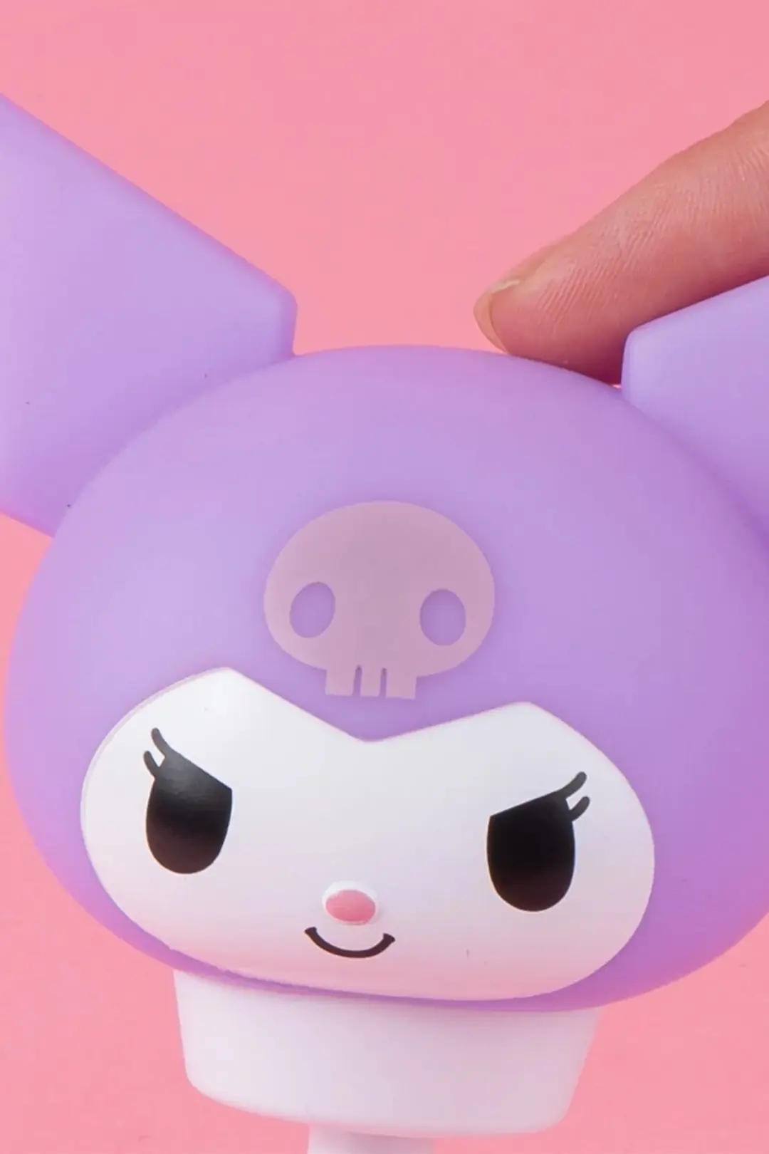 Sanrio Lisanslı Kuromi USB Portlu Gece Lambası 18 Cm – Yumuşak Işıklı Taşınabilir