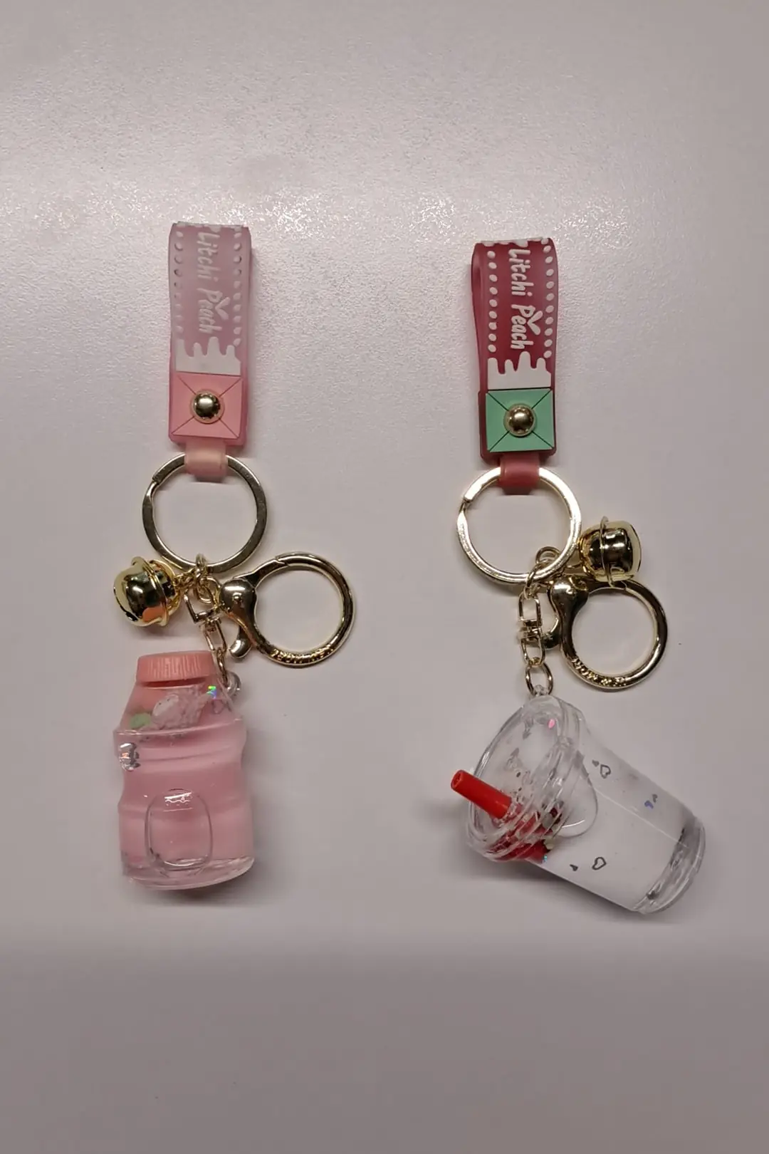 Miniso Lisanslı Litchi & Peach Serisi Meyve Figürlü Anahtarlık – Şeffaf Tasarımlı Çanta Aksesuarı 5,5 Cm