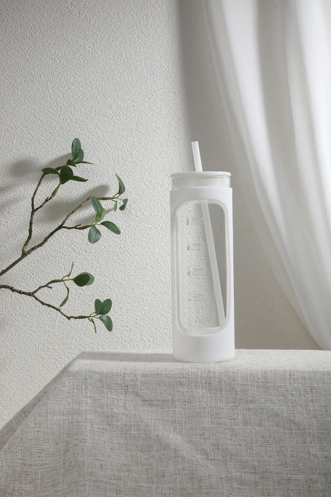 Miniso Lisanslı Silikon Kılıflı Pipetli Borosilikat Cam Şişe - Beyaz (475 ml)