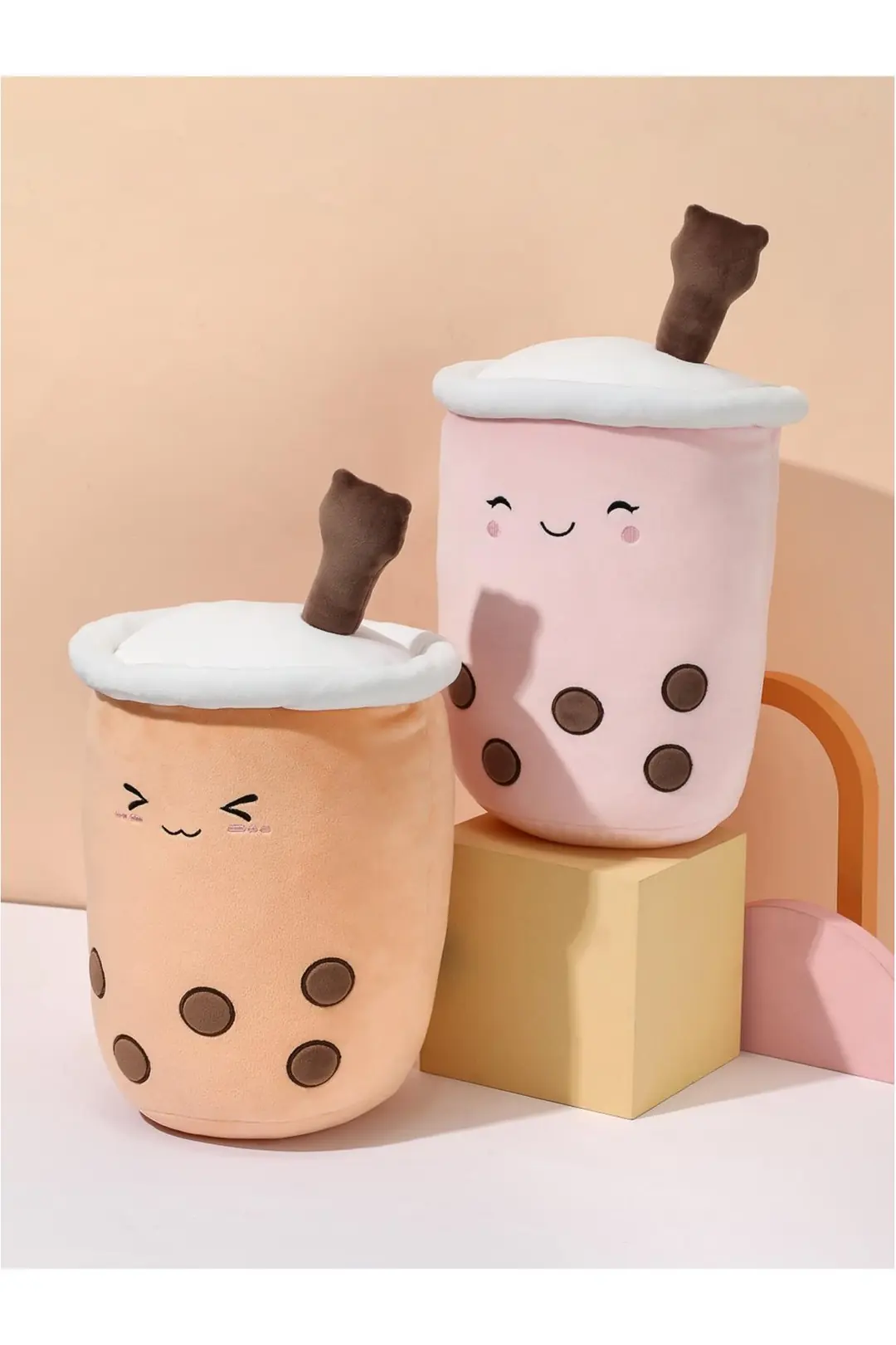 Miniso Lisanslı Sütlü Çay Peluş Yastık – Bubble Tea Tasarımlı Yumuşak Dekoratif Yastık Pembe 39 Cm
