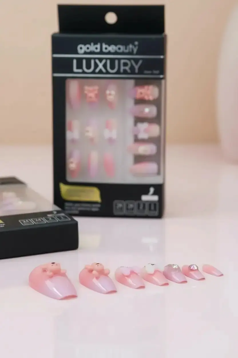 Gold Beauty Ayıcık Figürlü ve Taşlı Takma Tırnak Seti – 24 Adet